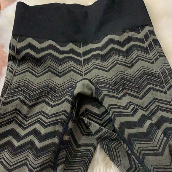 Unique lulu leggings - Picture 5 of 6